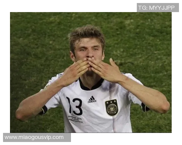 穆勒二前锋的生存哲学与足球智慧的深度融合探讨