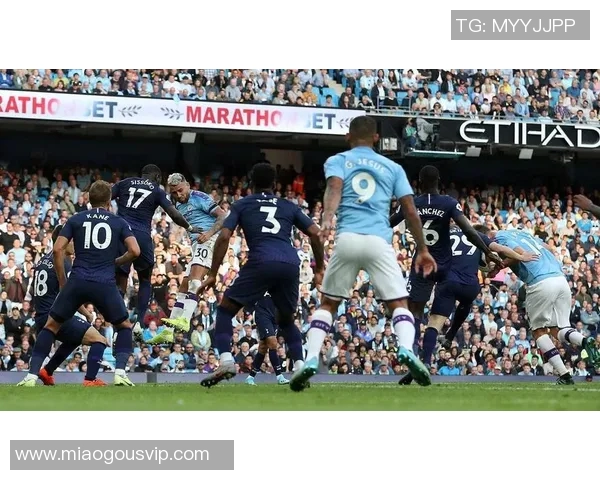 曼联逆袭夺英超榜首！切尔西颓势难挽，利物浦蓝月亮紧随其后